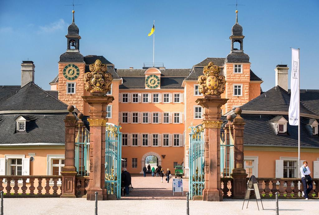 Gastehaus Am Schloss Швецинген Екстериор снимка