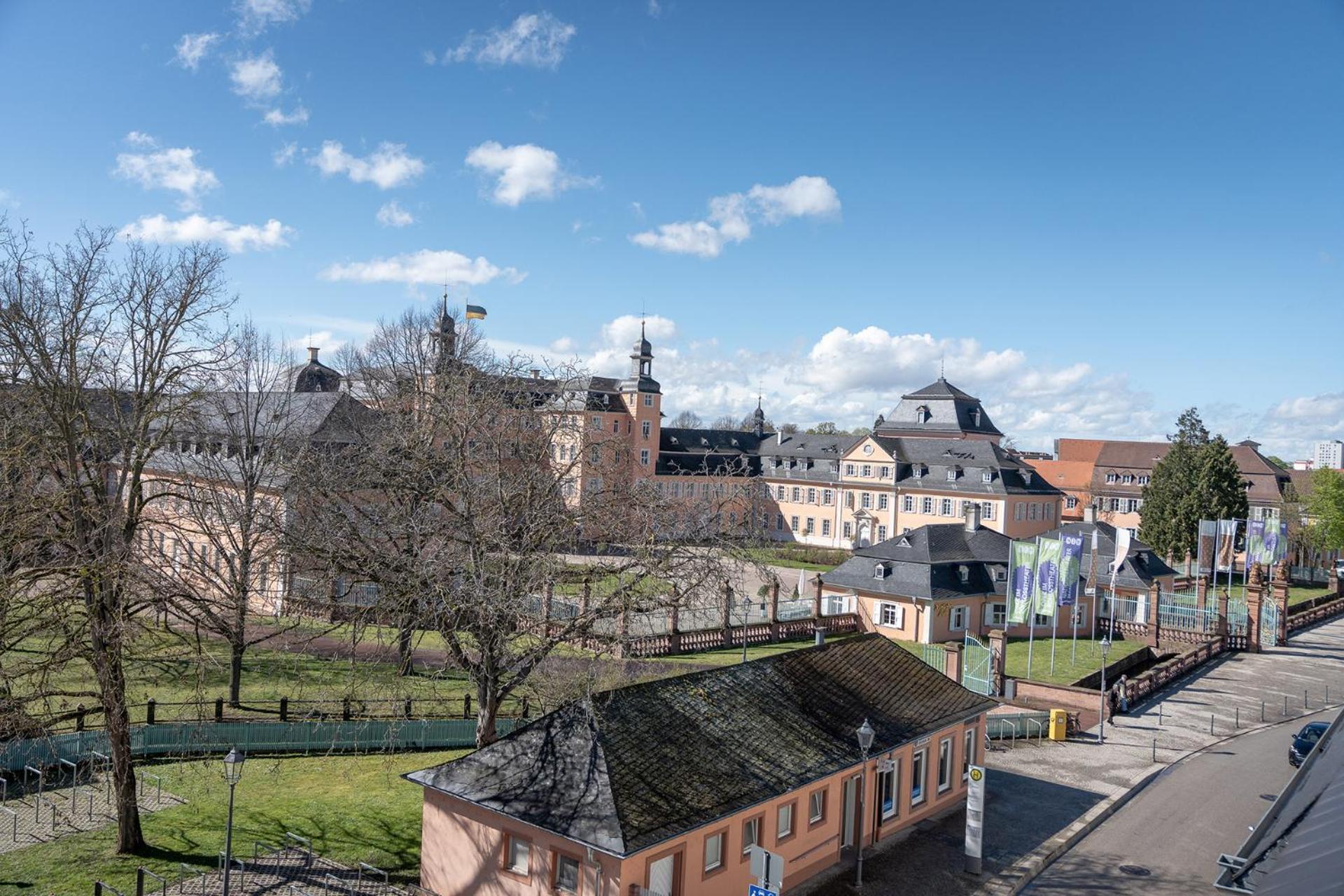 Gaestehaus Am Schloss Швецинген Екстериор снимка